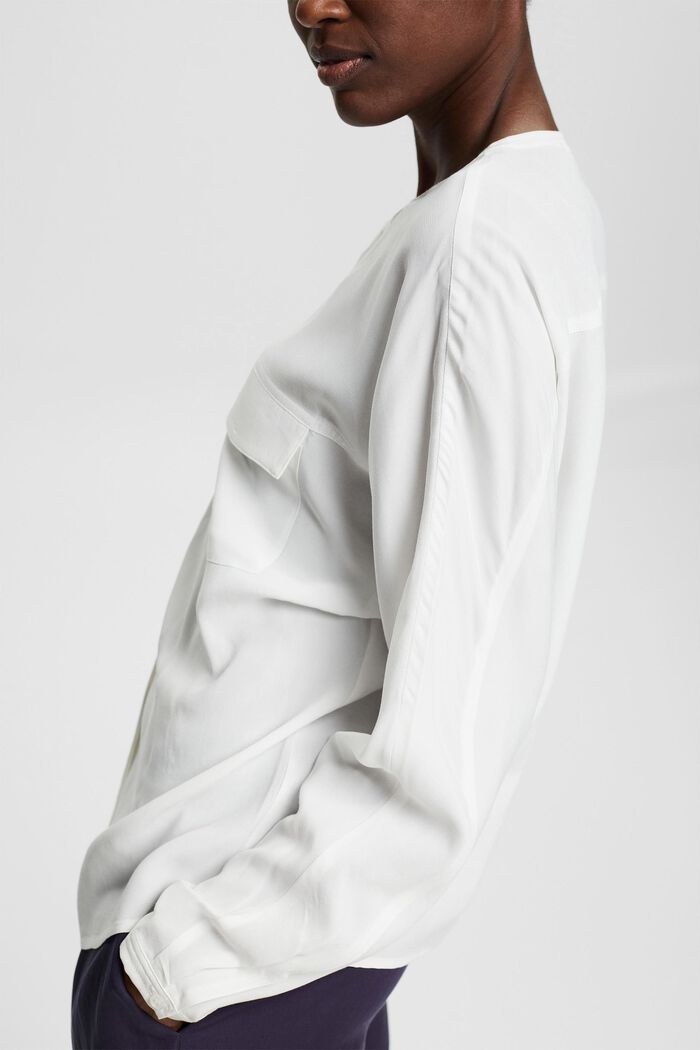 Bluse mit aufgesetzter Pattentasche, LENZING™ ECOVERO™, OFF WHITE, detail image number 2