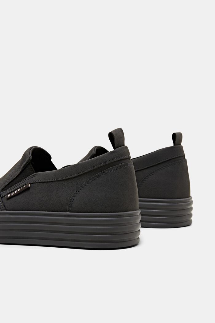 Slip-on-Sneaker in Lederoptik mit Plateausohle, BLACK, detail image number 4