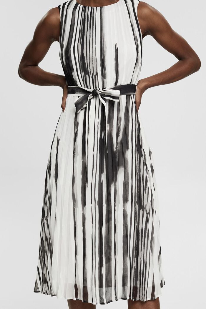 Recycelt: plissiertes Kleid mit Muster, BLACK, detail image number 3