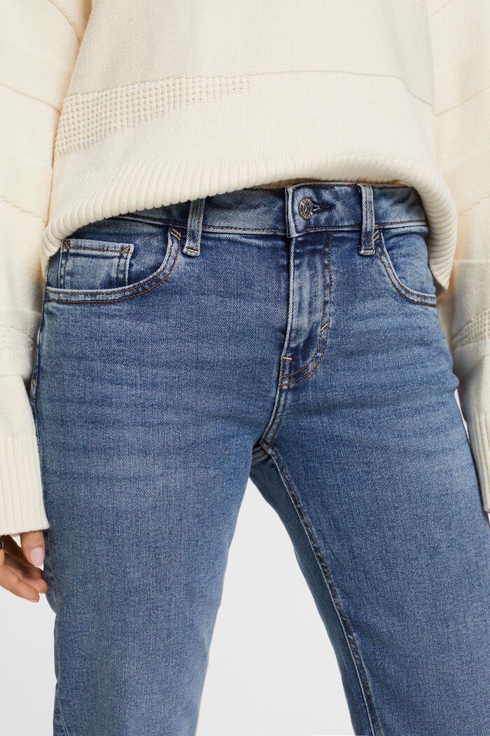 Recycelt: Gerade Jeans mit mittelhohem Bund, BLUE LIGHT WASHED, detail image number 2