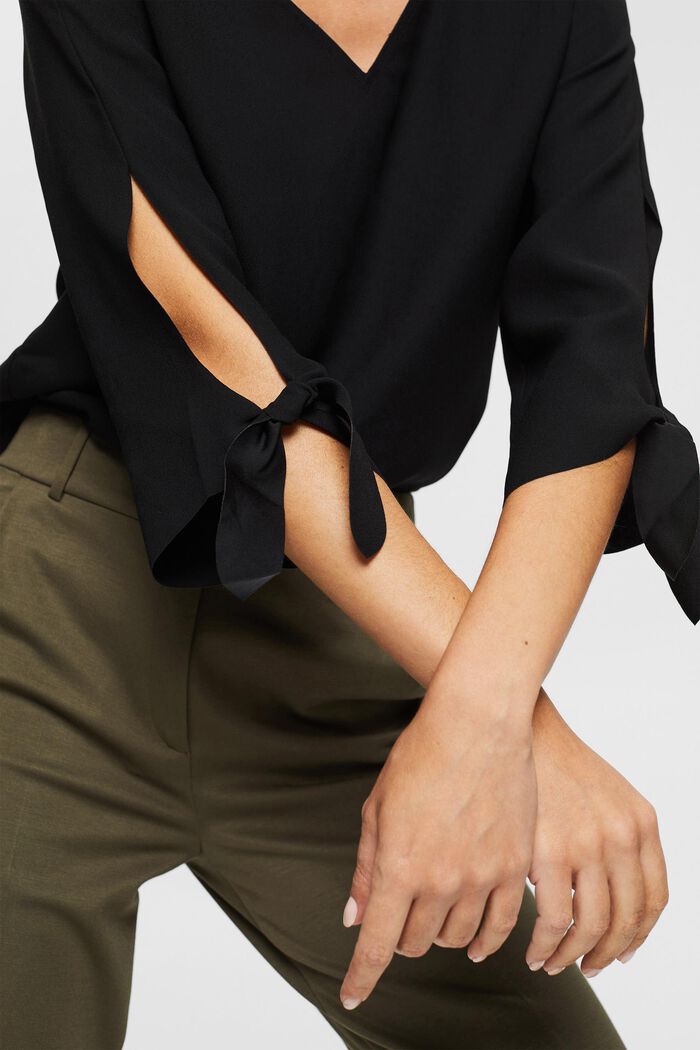 Stretch-Bluse mit offenen Kanten, BLACK, detail image number 2